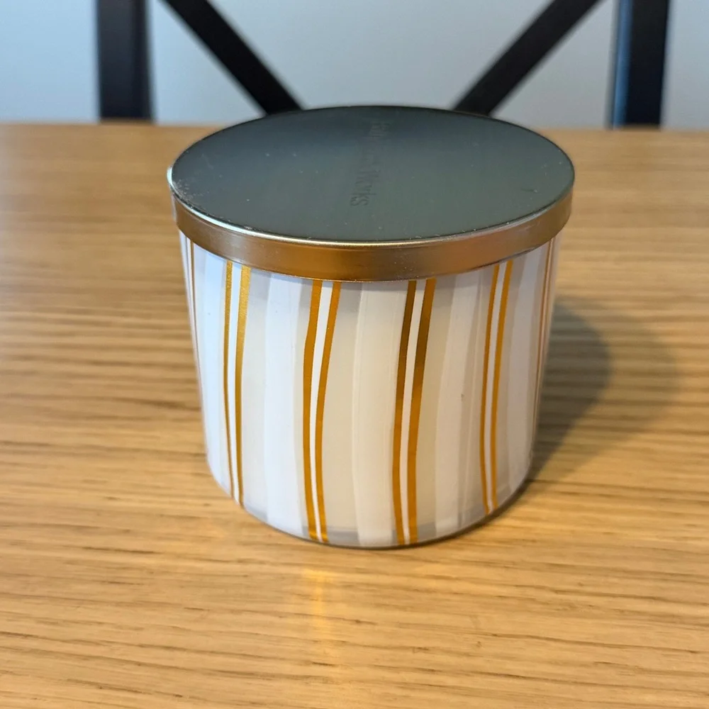 Bath & Body Works 3 Wick Candle. Merry Maple Bourbon.